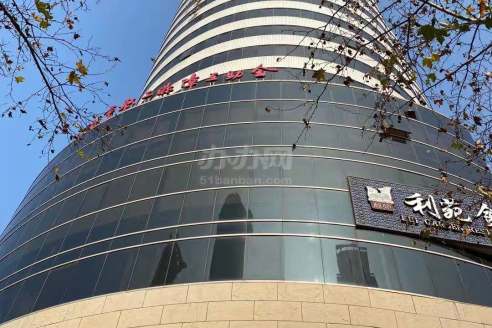 近南京西路商圈银发大厦办公室出租精装修带隔断超高性价比